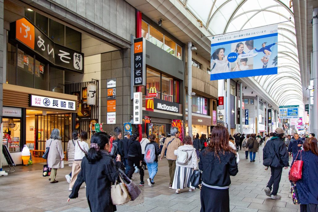 ＜本通り商店街まで徒歩17分、自転車約8分（約1,330ｍ）＞